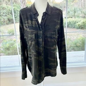 💕 SOLD 💕 Sanctuary Camo Snap Front Top S